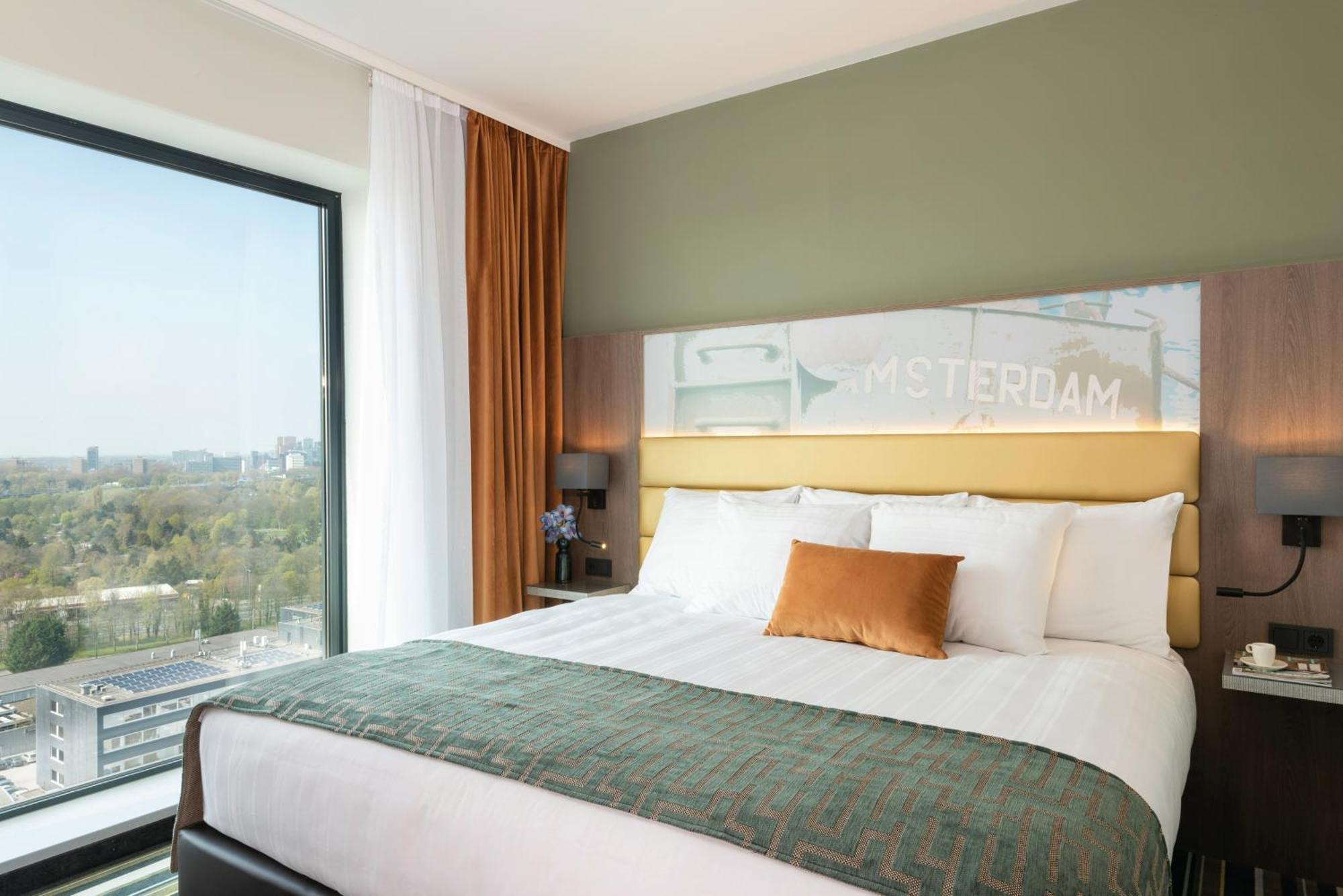 Deluxe Room 1 King Bed Upper Floors,1743197143:JPEG